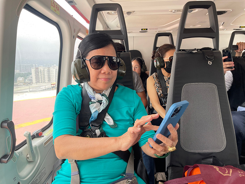 Du khách thích thú tham gia tour “Ngắm thành phố từ trên cao”. Du lịch Thành phố Hồ Chí Minh với nhiều trải nghiệm mới -0