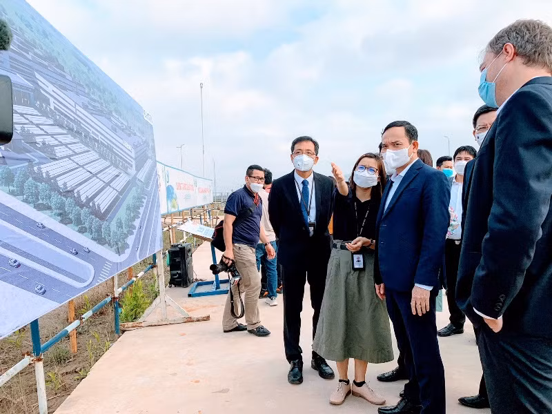 Lãnh đạo thành phố Hải Phòng thị sát thực địa các nhà máy đang xây dựng và các cơ sở sản xuất trong Khu công nghiệp Deep C (Hải Phòng).