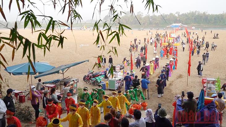 Lễ hội Bà Thu Bồn thu hút đông đảo người dân tham gia. Lễ hội Bà Thu Bồn được trao bằng Di sản văn hóa quốc gia -0
