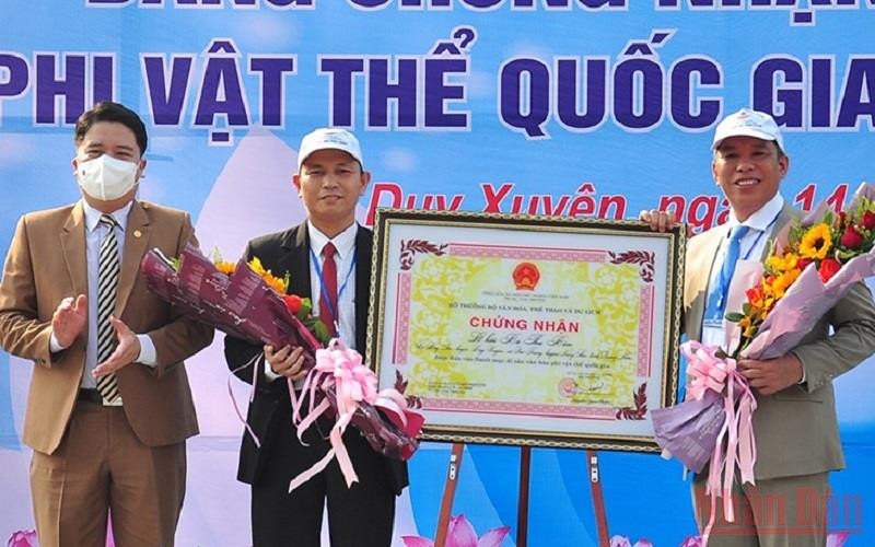 Trao bằng chứng nhận Di sản văn hóa phi vật thể cấp quốc gia Lễ hội Bà Thu Bồn.