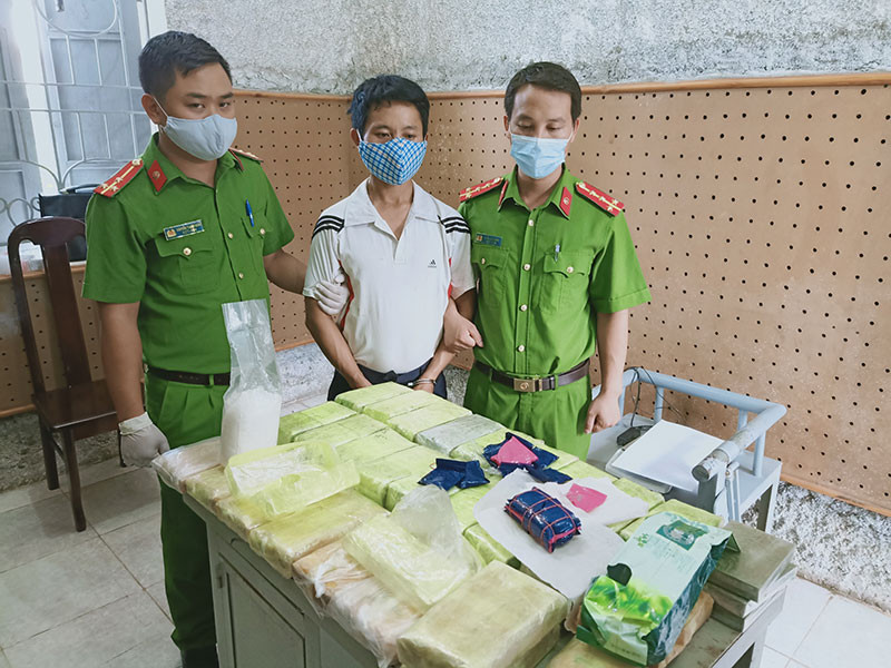Đối tượng Sùng A Hừ cùng tang vật. Phá hai chuyên án ma túy, thu 43,56 kg ma túy các loại -0
