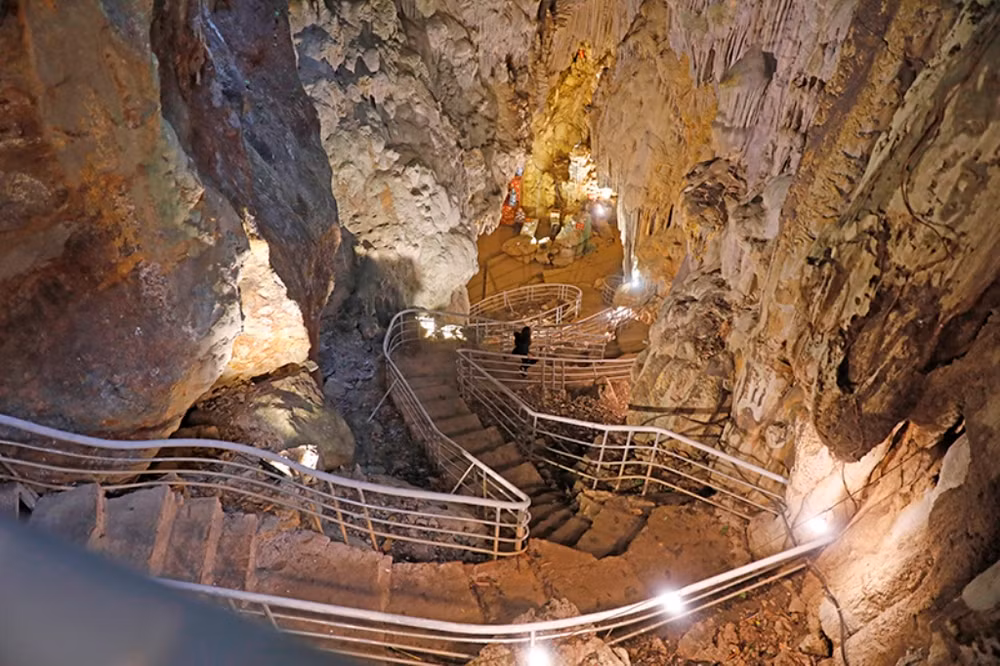 Độc đáo quần thể hang động ở Cao Phong, Hòa Bình -0