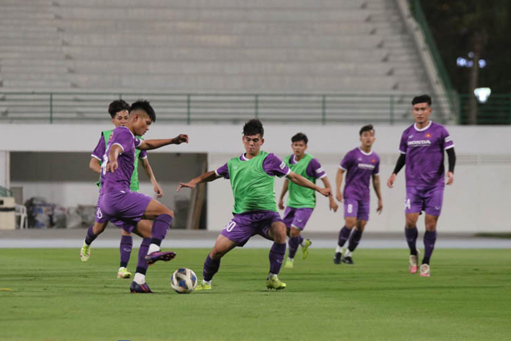 Các tuyển thủ U23 có buổi tập đầu hứng khởi. (Ảnh: VFF) U23 Việt Nam bước vào buổi tập đầu tiên tại UAE -0