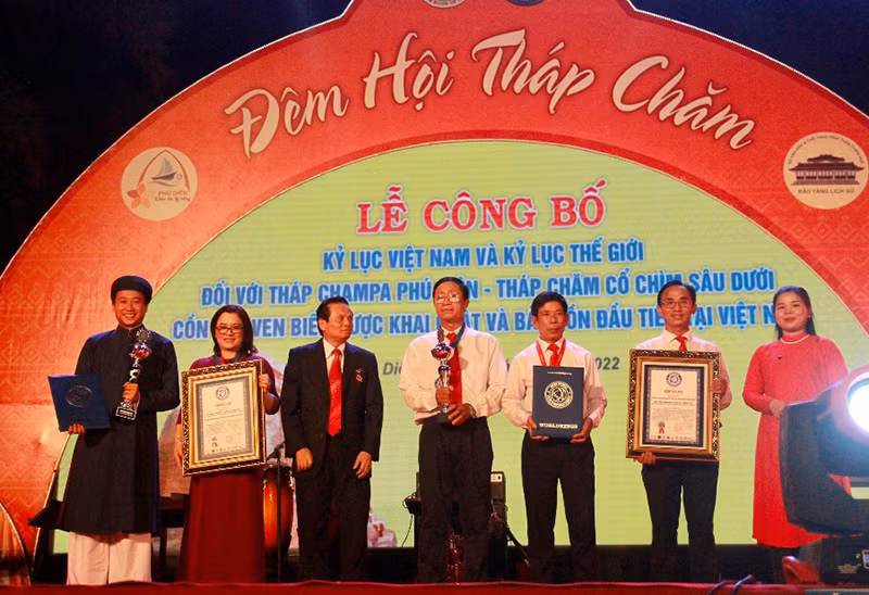 Xác lập kỷ lục Việt Nam và kỷ lục thế giới đối với tháp Champa Phú Diên -0
