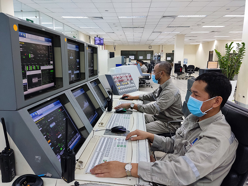 Các kỹ sư, chuyên gia PVFCCo luôn cố gắng vận hành Nhà máy Đạm Phú Mỹ an toàn, ổn định. PVFCCo bảo đảm cung ứng trong điều kiện vận chuyển khó khăn do dịch Covid-19 -0