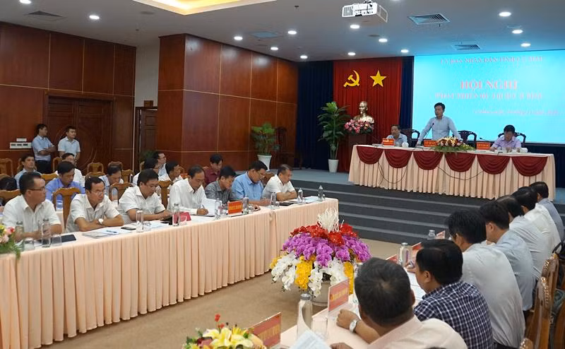 Chủ tịch UBND tỉnh Cà Mau phát biểu tại hội nghị nhằm tìm hướng phát triển du lịch Cà Mau.