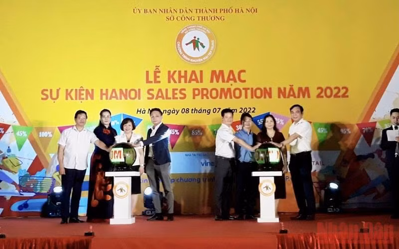 Các đại biểu tham gia khai mạc sự kiện “Hà Nội Sales Promotion”.