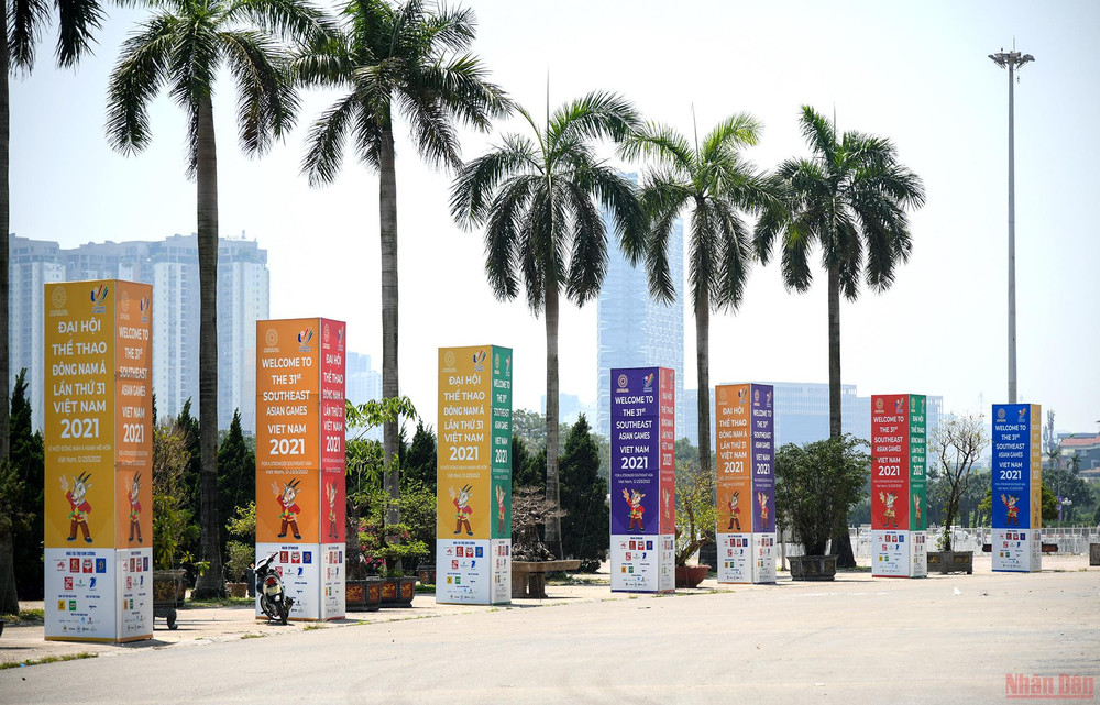 Băng rôn, khẩu hiệu chào đón SEA Games 31 phía bên ngoài sân cũng đã hoàn tất cho ngày khai mạc. (Ảnh: THÀNH ĐẠT) Sân Mỹ Đình