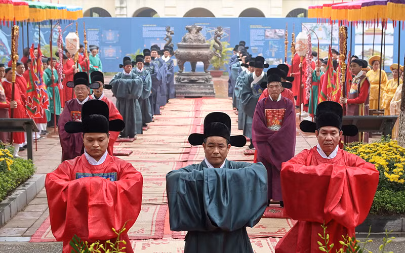 Tái hiện nghi thức Tiến lịch-Ban lịch, một nghi thức cung đình xưa nhân dịp đón xuân.