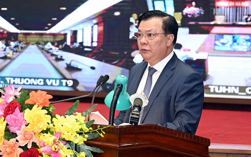 Đồng chí Đinh Tiến Dũng, Ủy viên Bộ Chính trị, Bí thư Thành ủy phát biểu khai mạc hội nghị. (Ảnh: Duy Linh) Tiếp tục đẩy mạnh phân cấp, tăng hiệu quả đầu tư công -0