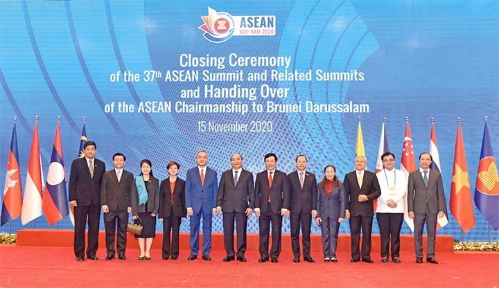  Thủ tướng Nguyễn Xuân Phúc và các đại biểu dự Lễ bế mạc Hội nghị Cấp cao ASEAN lần thứ 37. Ảnh: QUANG MINH