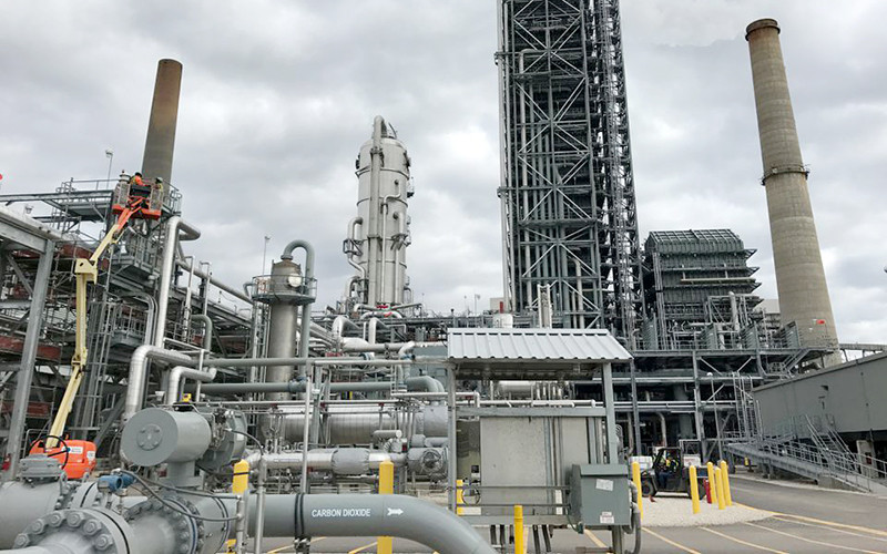 Một nhà máy nhiệt điện than thuộc sở hữu của NRG Energy, nơi carbon thu được từ nhà máy sẽ được sử dụng để chiết xuất dầu thô từ một mỏ dầu ở Texas (Mỹ). (Ảnh: Reuters) Chính sách định giá carbon để mức phát thải ròng bằng 0 vào năm 2050 -0