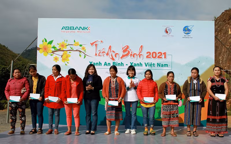 Mỗi cây bám rễ, một hy vọng bình yên -0