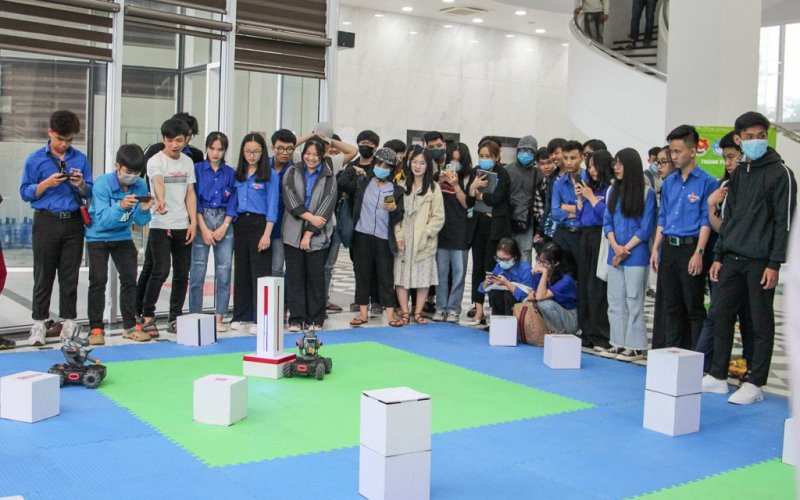 Trải nghiệm mô hình ứng dụng STEM. Những chuyến xe “hành trình khởi nghiệp” -0