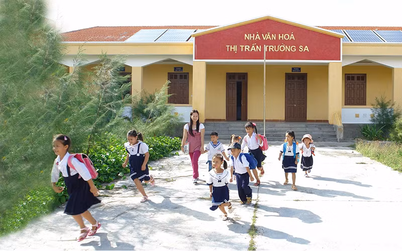 Những "công dân nhí" ở Trường Sa. Ảnh: Trịnh Dũng/Báo Quân đội nhân dân.