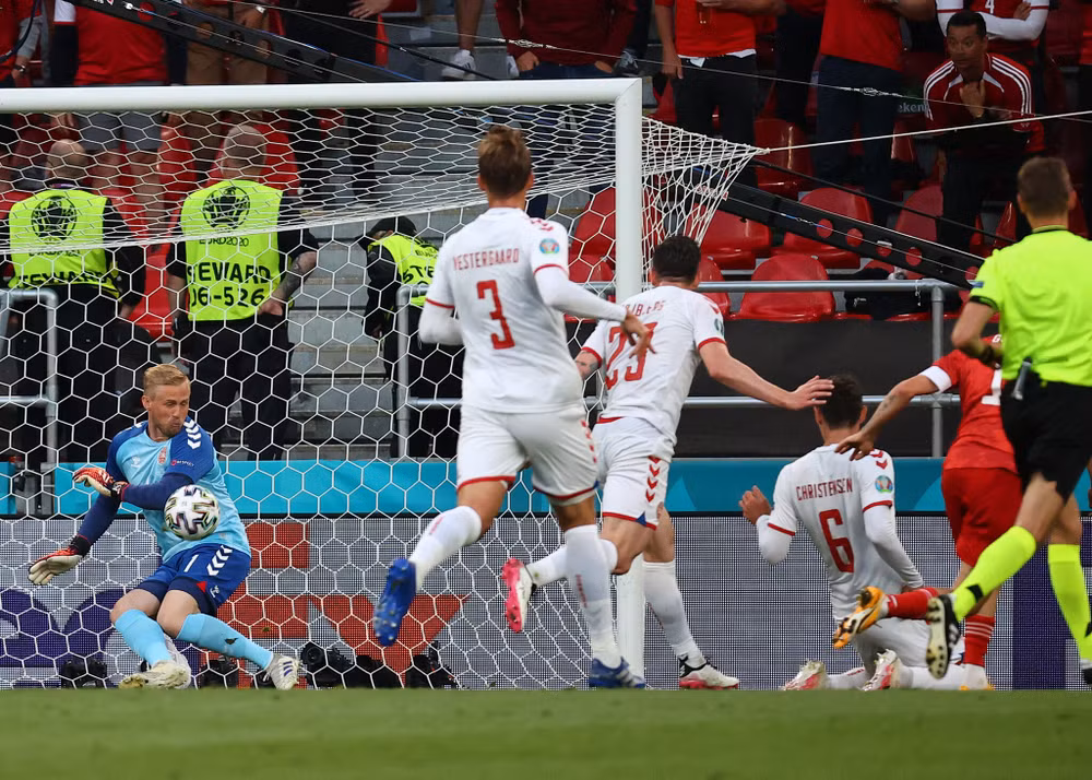 Bỉ toàn thắng vượt qua vòng bảng, Đan Mạch lách qua khe cửa hẹp -0