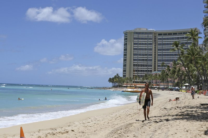 Du khách đến Hawaii từ ngày 15-10 sẽ không phải cách ly nếu có xét nghiệm âm tính với Covid-19 (Ảnh: AP)