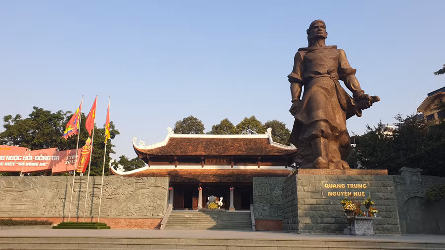 Tượng đài vua Quang Trung tại Di tích quốc gia đặc biệt Gò Đống Đa (quận Đống Đa, Hà Nội).