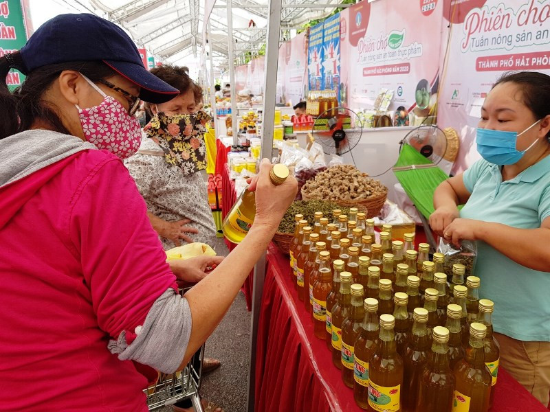 Nhiều đặc sản vùng miền được giới thiệu tại Tuần nông sản an toàn thực phẩm năm 2020.