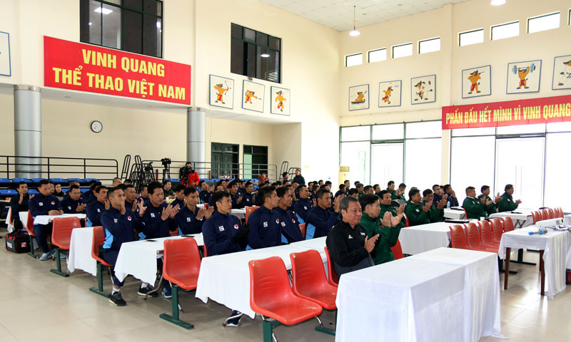 Chương trình có sự tham gia đầy đủ của lực lượng giám sát, trọng tài. Lực lượng giám sát, trọng tài sẵn sàng cho mùa giải mới 2021 -0