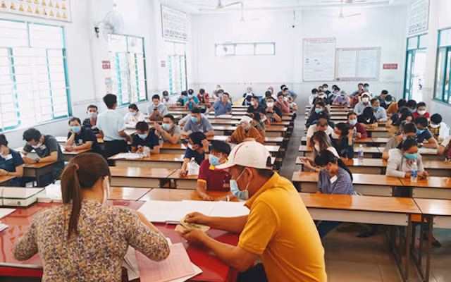 Học viên thi lý thuyết bằng lái xe. (Ảnh minh họa: Tổng cục Đường bộ Việt Nam)