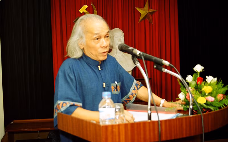 Phó Giáo sư, Nhà giáo Nhân dân Lê Mậu Hãn.