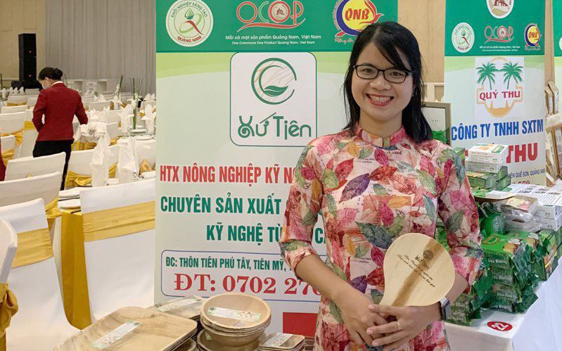 Chị Phan Vũ Hoài Vui khởi nghiệp bằng các sản phẩm làm từ mo cau.
