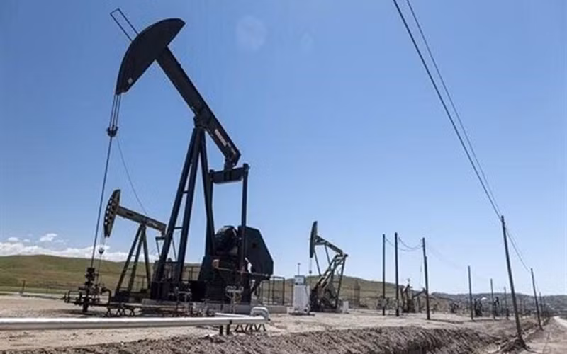 Một cơ sở khai thác dầu tại Iran. (Ảnh: IRNA/TTXVN)