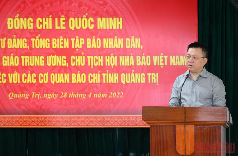 Đồng chí Lê Quốc Minh phát biểu đánh giá cao những đổi mới của Hội Nhà báo tỉnh, Báo Quảng Trị. Đoàn công tác Báo Nhân Dân thăm và làm việc với các cơ quan báo chí Quảng Trị -0