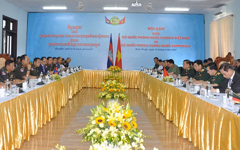 Bộ Quốc phòng Việt Nam và Bộ Quốc phòng Campuchia tổ chức tọa đàm giao lưu hữu nghị Quốc phòng biên giới Việt Nam-Campuchia lần thứ nhất.