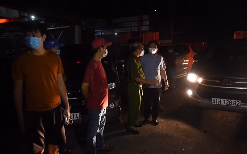 Lãnh đạo TP Biên Hòa tại hiện trường chỉ đạo giải quyết vụ việc.