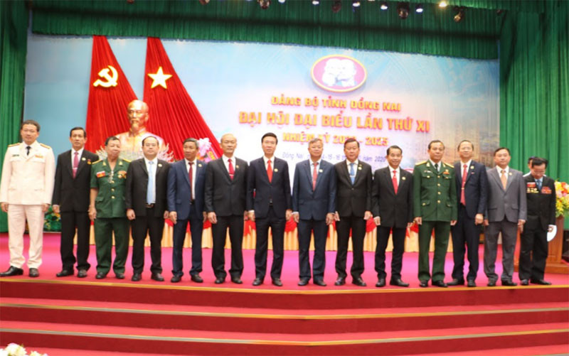 Đồng chí Võ Văn Thưởng với các đại biểu. Khai mạc Đại hội Đảng bộ tỉnh Đồng Nai lần thứ 11 -0