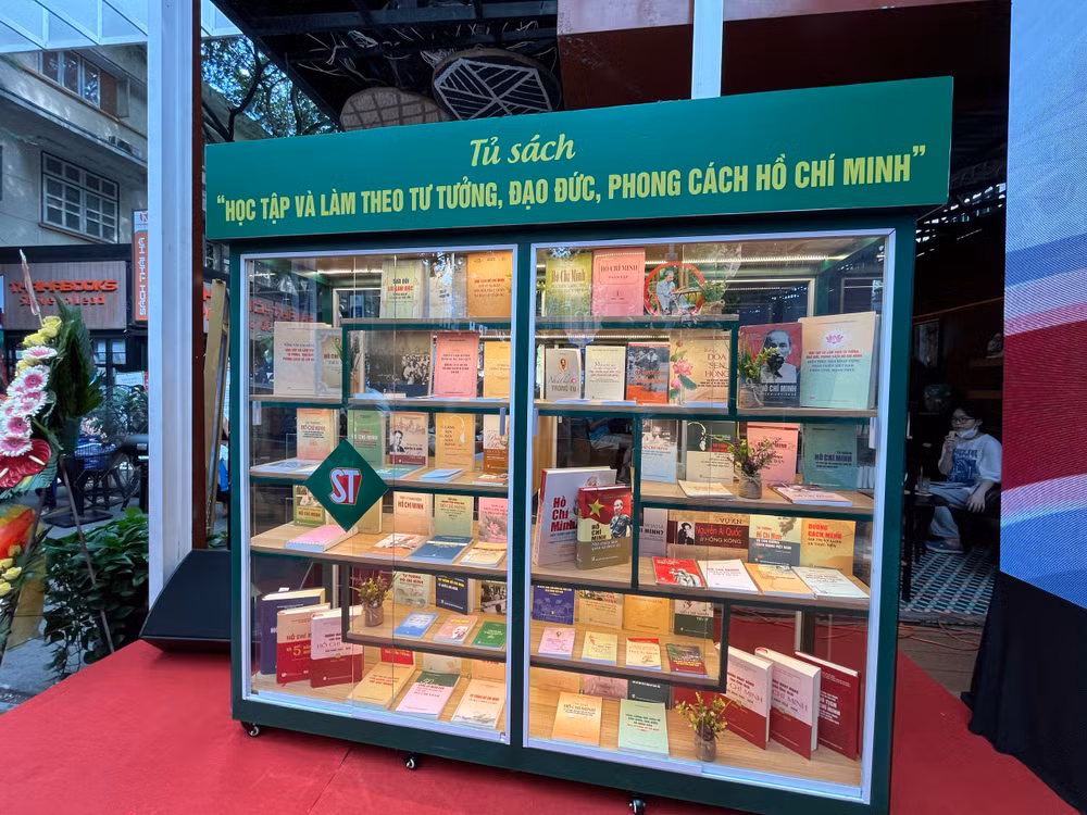Ra mắt Tủ sách “Học tập và làm theo tư tưởng, đạo đức, phong cách Hồ Chí Minh” -0