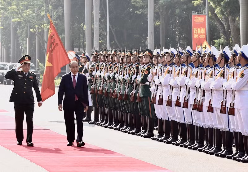 Thủ tướng Nguyễn Xuân Phúc duyệt đội danh dự (Ảnh: TRẦN HẢI)