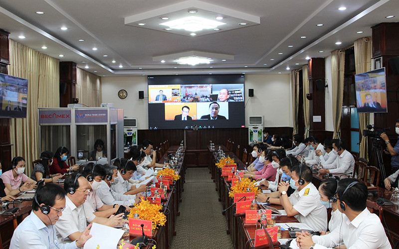 Các đại biểu, doanh nghiệp dự hội nghị quan tâm trao đổi về môi trường đầu tư tại tỉnh Bình Phước. Tỉnh Bình Phước và Tổng Công ty Becamex IDC tổ chức hội nghị trực tuyến xúc tiến đầu tư Thái Lan -0