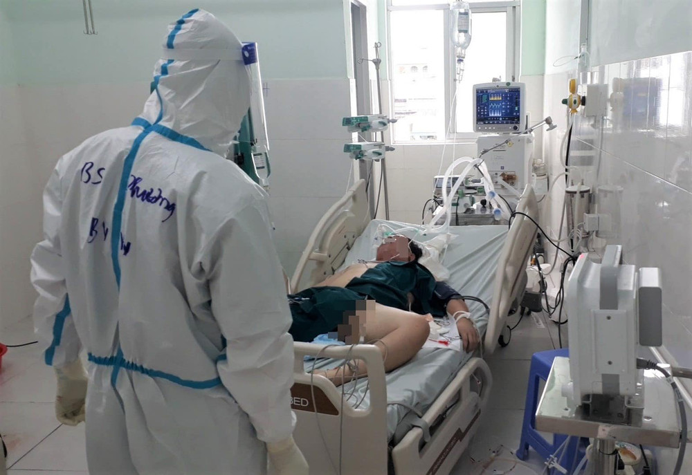 Trung tâm Hồi sức tích cực (ICU) đặt tại Bệnh viện Y học cổ truyền Tiền Giang do các y, bác sĩ Bệnh viện Hữu nghị Việt - Xô chi viện. Nỗ lực cứu chữa bệnh nhân nặng, nguy kịch -0