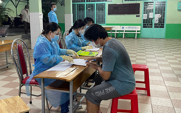 Chi trả hỗ trợ cho lao động tự do tại quận 5, TP Hồ Chí Minh. (Ảnh minh họa: Quý Hiền)