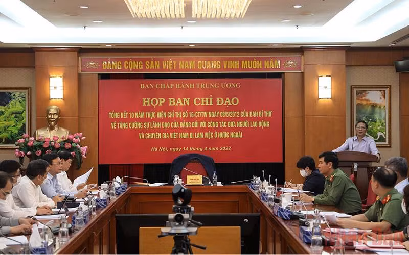 Đồng chí Trần Tuấn Anh phát biểu tại phiên họp.