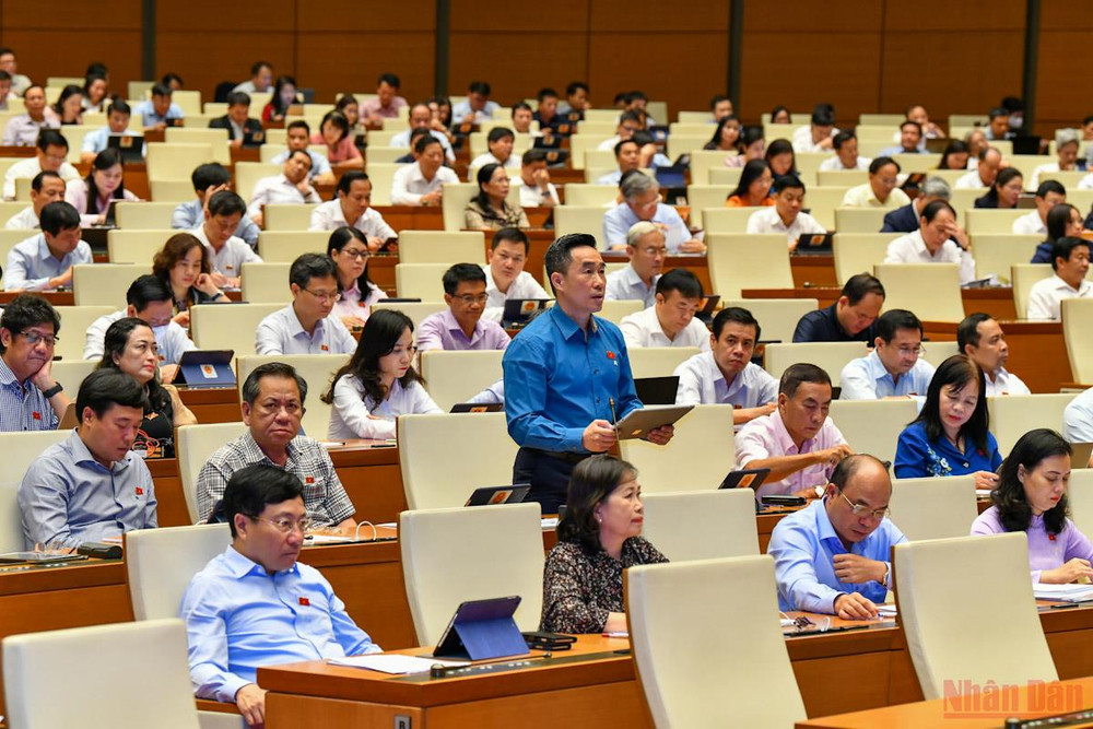 Đại biểu Nguyễn Hải Anh phát biểu tại phiên thảo luận của Quốc hội sáng 31/5. (Ảnh: LINH KHOA) Tiếp tục hoàn thiện quy định pháp luật về phổ biến, sử dụng Quốc kỳ, Quốc huy, Quốc ca -0