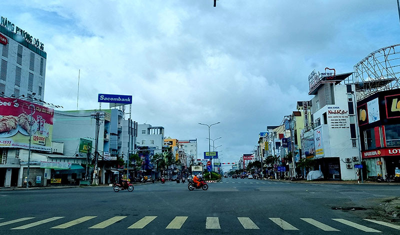 Trung tâm TP Cần Thơ sáng 19/10 sau khi chuyển sang trạng thái bình thường mới - cấp độ 1 (Ảnh: Quốc Dũng). Thành phố Cần Thơ chuyển sang trạng thái bình thường mới -0