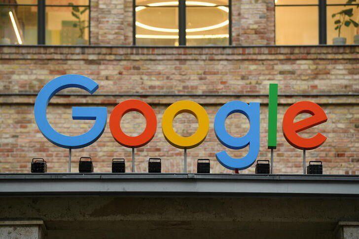 Bảng hiệu của văn phòng Google ở ​​Berlin, Đức. Ảnh: Reuters.