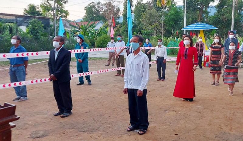 Cử tri khu vực bầu cử số 3, thôn Cha Măng, xã Thượng Lộ của huyện Nam Đông thực hiện giãn cách bảo đảm an toàn phòng chống dịch. Đồng bào các dân tộc, tôn giáo ở Thừa Thiên Huế nô nức đi bầu cử -0