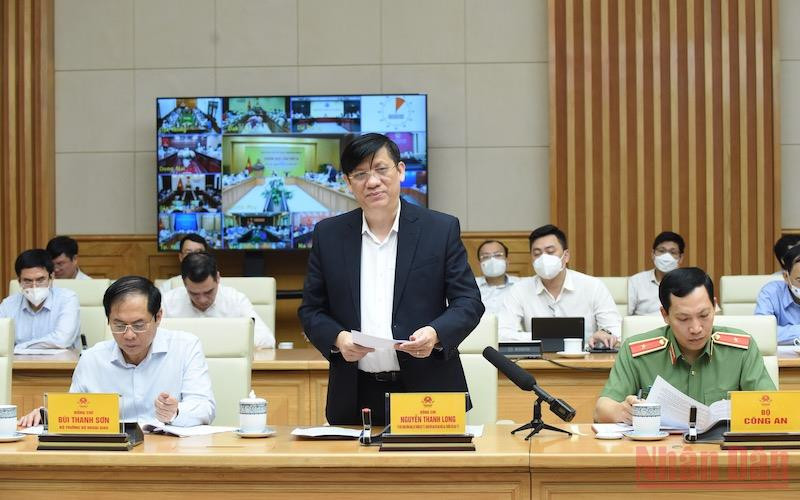 Bộ trưởng Y tế Nguyễn Thanh Long phát biểu tại cuộc họp. (Ảnh: TRẦN HẢI) hopcp2-1649470500254.jpeg