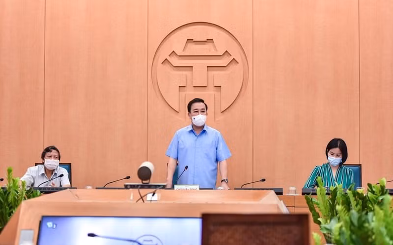 Phó Chủ tịch UBND thành phố Hà Nội Chử Xuân Dũng chủ trì phiên họp.