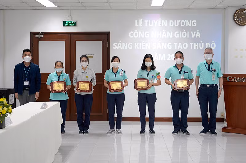 Liên đoàn Lao động thành phố Hà Nội trao danh hiệu “Công nhân giỏi Thủ đô”