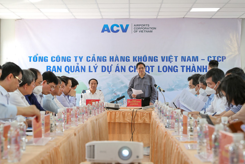 Tại cuộc làm việc với các đơn vị liên quan, Thủ tướng đề nghị các bộ, ngành, đơn vị bàn rõ việc, rõ trách nhiệm, chậm ở khâu nào, ai chịu trách nhiệm. (Ảnh: Nhật Bắc) Xây dựng sân bay Long Thành xứng tầm công trình trọng điểm quốc gia -0