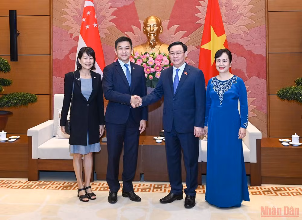 Chủ tịch Quốc hội Vương Đình Huệ đón, hội đàm với Chủ tịch Quốc hội Singapore Tan Chuan-Jin -2