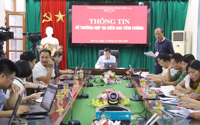 Buổi họp thông tin việc liên quan đến cháu bé bị tử vong sau tiêm chủng.