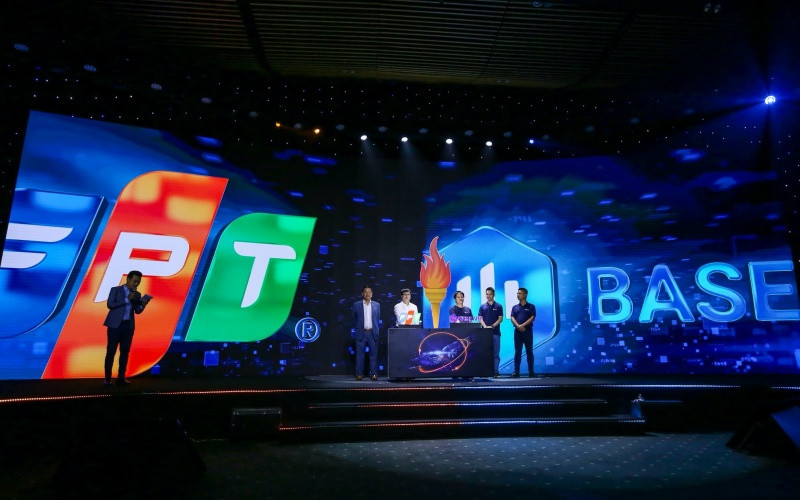 Lãnh đạo FPT và base.vn tại lễ công bố hợp tác đầu tư.