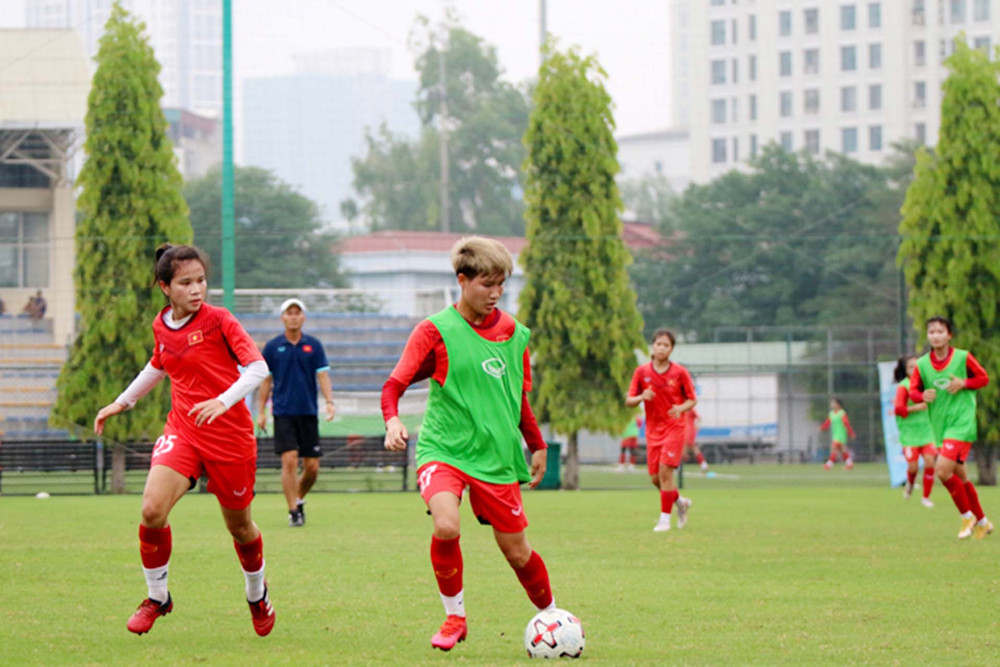 Các nữ tuyển thủ U18 Việt Nam trên sân tập luyện. (Ảnh: VFF) Đội tuyển nữ U18 hoàn thành đợt tập huấn đầu tiên trong năm 2022 -0